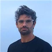 Soy Muba, natural de Granada, titulado en Gráfica Publicitaria por la escuela de Artes de Granada, técnico superior en Ilustración y graduado en Publicidad y RRPP. 
Comparto la idea de aprender trabajando, en el proceso. Cada alumno marcará su desarrollo